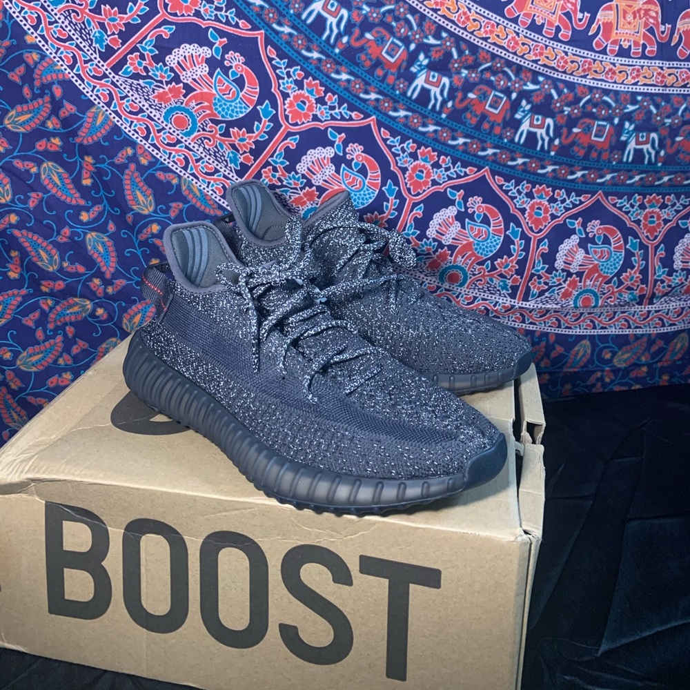 PRICE DROP! GOOD CONDITION BLACK REFLECTIVE YEEZYS
